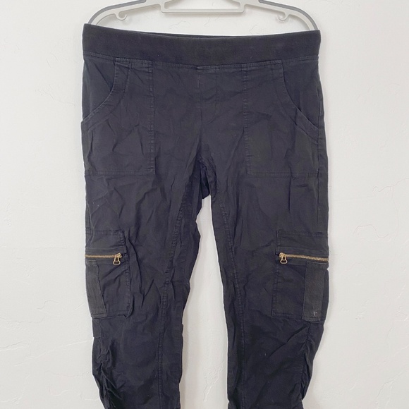 Black capris with zips and elastic waistband - Picture 4 of 6